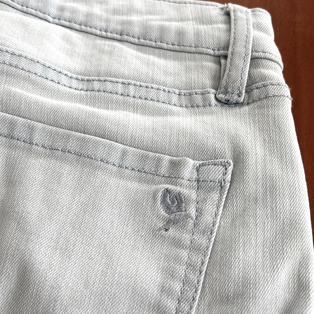 Martha Stewart Jeans Wisteria Embroidered Bleached 5-Pocket Mid-Rise w/Stretch. - Picture 7 of 13